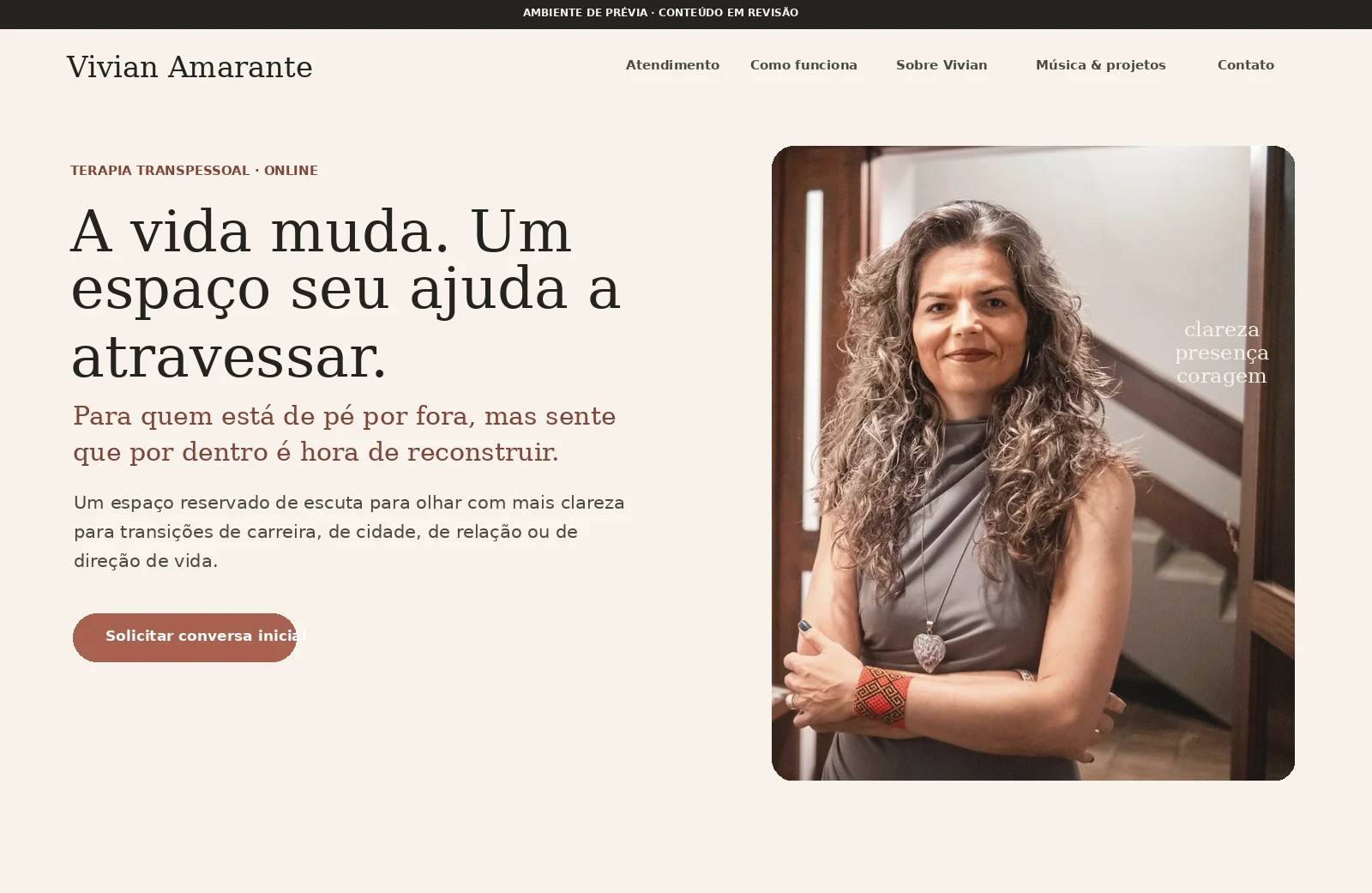 Conceito da página inicial de Vivian Amarante apresentando seu trabalho terapêutico.