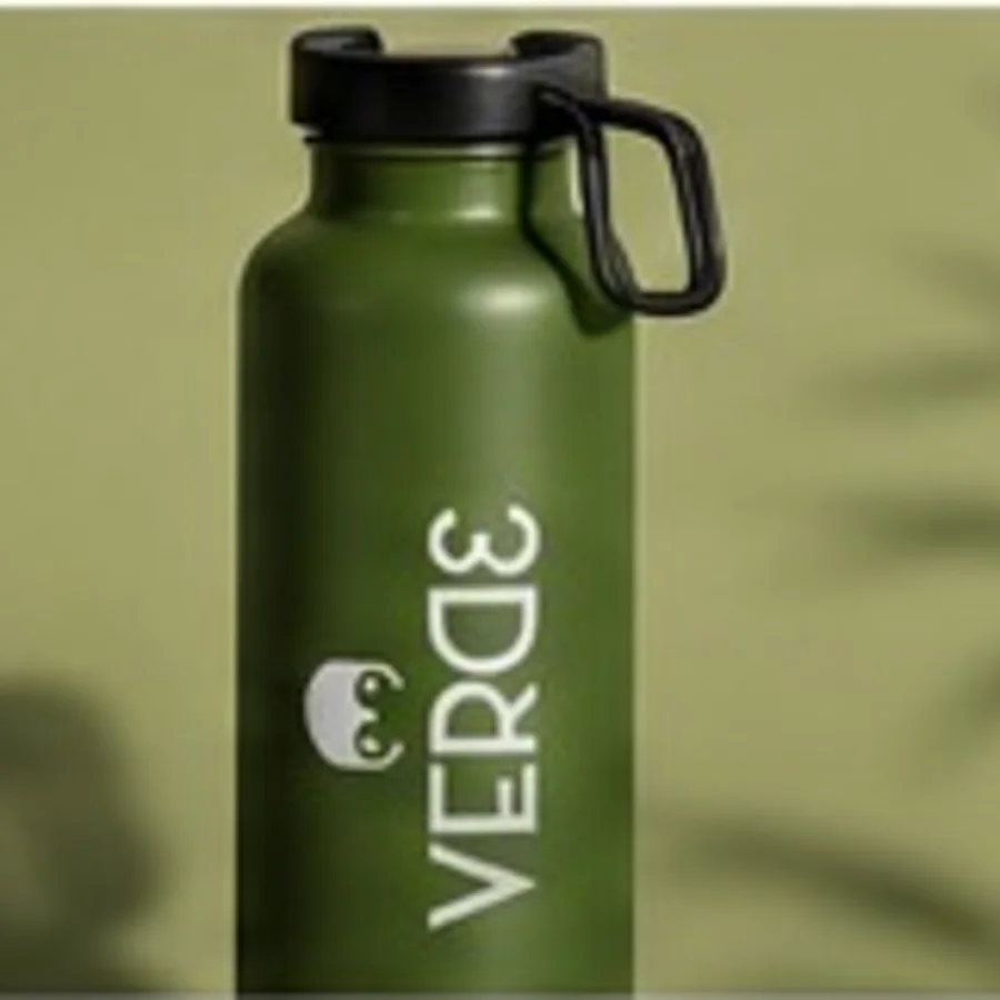Garrafa com aplicação vertical da marca VERD3
