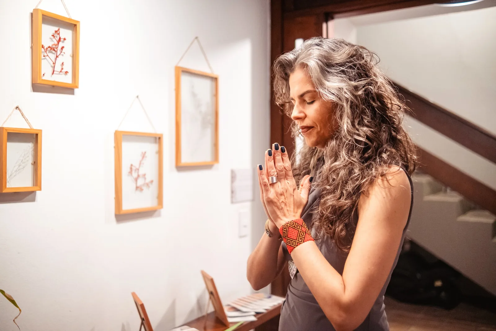Vivian Amarante em momento contemplativo